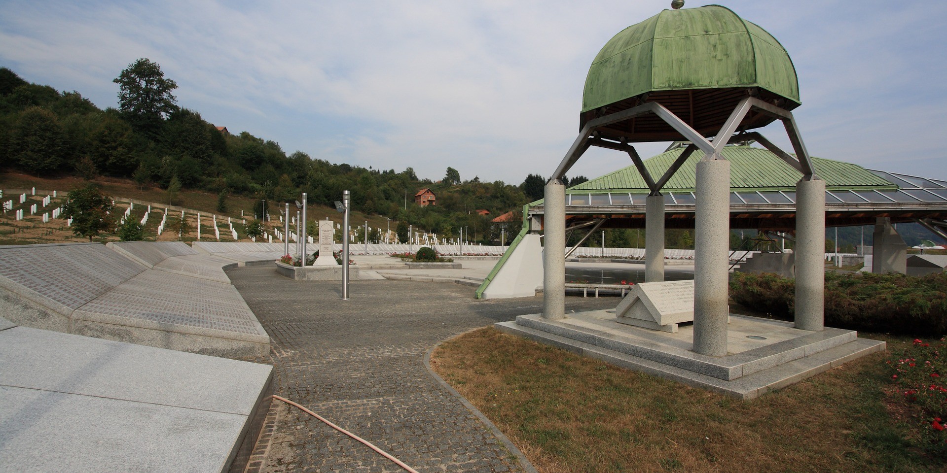 Izglasana rezolucija o genocidu u Srebrenici