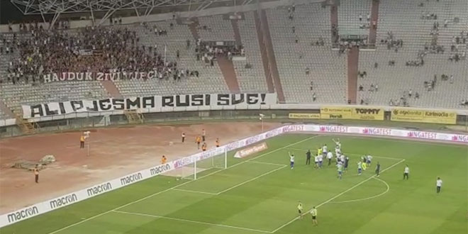 VIDEO: Pogledajte pozdrav igrača i Torcide, na teren se spustio i Nikoličius