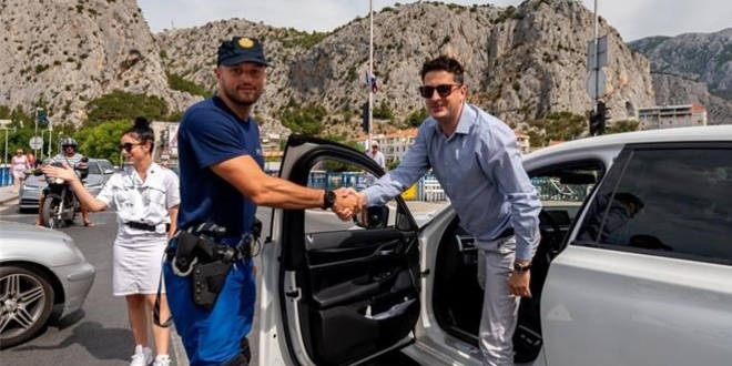 POHVALA ZA POLICAJCA: Pod rotacijom omogućio hitan dolazak rodilje u rodilište