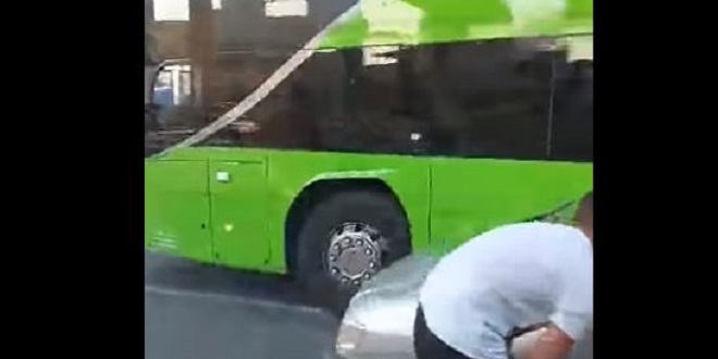 VIDEO Sudar autobusa i osobnog vozila na izlazu iz Splita