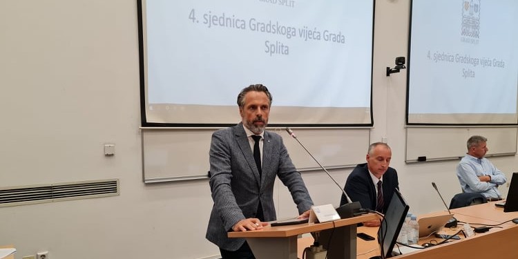 UŽIVO: BURNA SJEDNICA Pogledajte oko čega su se sve prepirali vijećnici i gradonačelnik