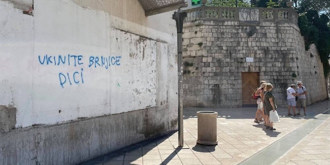 Antivakserski i antimaskerski grafiti osvanuli u centru Splita