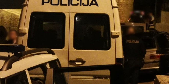 EKSPLOZIJA U SOLINU Nepoznata naprava oštetila četiri parkirana vozila