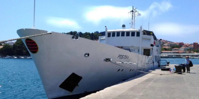 Jadrolinijin brod 'Postira' se naslonio na otočić kod Dubrovnika i oštetio vijak