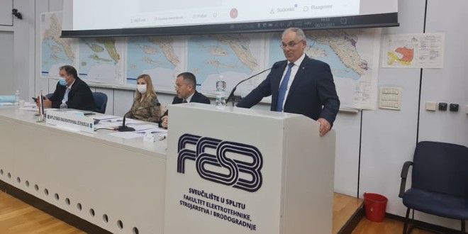 BURA PA BONACA NA SKUPŠTINI Bez žuči prošlo i županovo izvješće