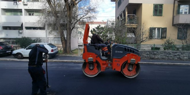 U Vukšiću kraj Benkovca asfaltirana samo cesta koja vodi do kuće utjecajnog HDZ-ovca