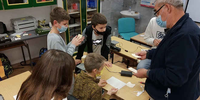 FOTOGALERIJA Učenici triju splitskih škola izrađivali držače za papirnate ubruse