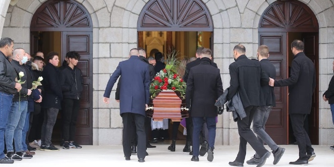 Dugopolje zavijeno u crno: Na posljednje počivalište ispraćena žrtva Željka Đekića