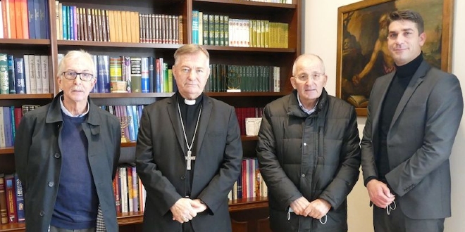 Delegacija Hrvatske bratovštine Bokeljske mornarice 809. Split posjetila nadbiskupa Barišića