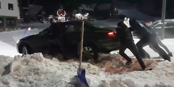 VIDEO: SPLIĆANIN ZAGLAVIO NA VLAŠIĆU Merecedes u snijegu