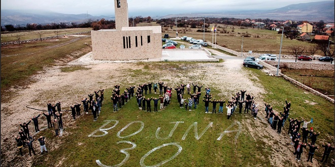 30 GODINA 'BOJNE ČAVOGLAVE' Thompson: Ona je krik tog vremena. Strikoman snimio milenijsku fotografiju