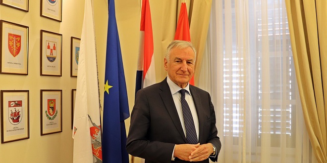 ŽUPANOVA ČESTITKA LIJEČNICIMA 'Tijekom pandemije pokazali ste svoju stručnost i požrtvovnost'