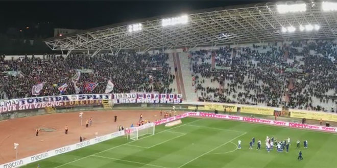 VEČERAS JE NAŠA FEŠTA: Pogledajte kako su navijači ispratili igrače