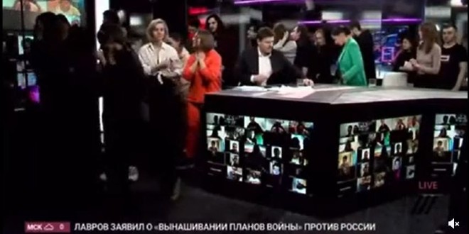 VIDEO Ruski novinari tijekom prijenosa uživo dali kolektivnu ostavku, potom pušteno 'Labuđe jezero'