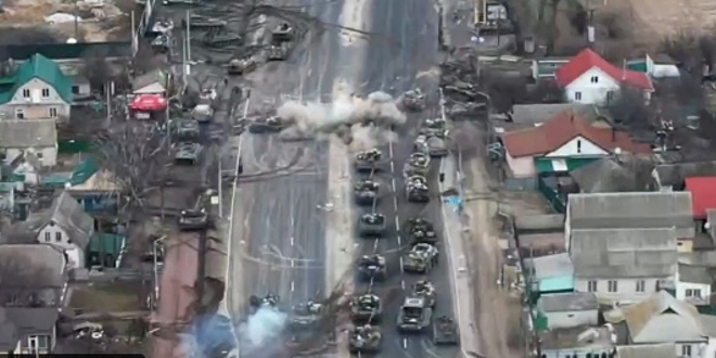 Ukrajinci objavili snimku: Azov udara po ruskom konvoju