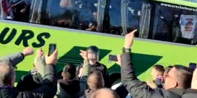 VIDEO: Kaos uoči utakmice, razbijen Dinamov autobus, loša organizacija ulaza