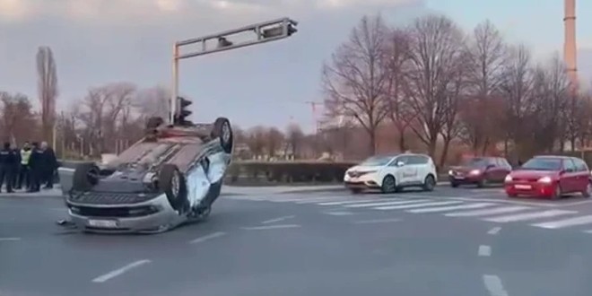 VIDEO: PROMETNA NESREĆA Automobil završio na krovu