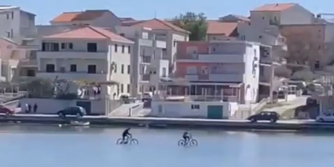 URNEBESNI VIDEO IZ STOBREČA Nova sportska disciplina - morski biciklizam