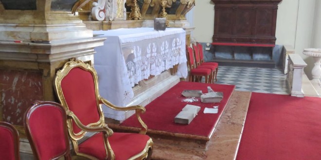 DUBROVNIK Potres oštetio glavni oltar crkve Franjevačkog samostana Male braće