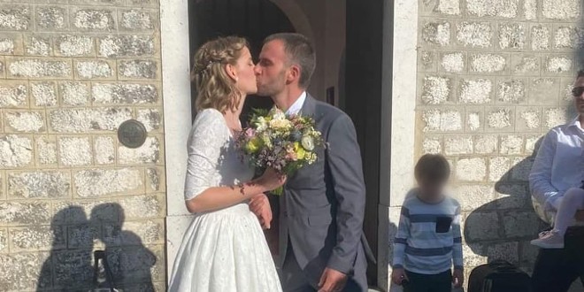 VIDEO: VELIKI DAN ZA DVD GATA Dozapovjednik Mario Fistanić oženio svoju odabranicu Petru
