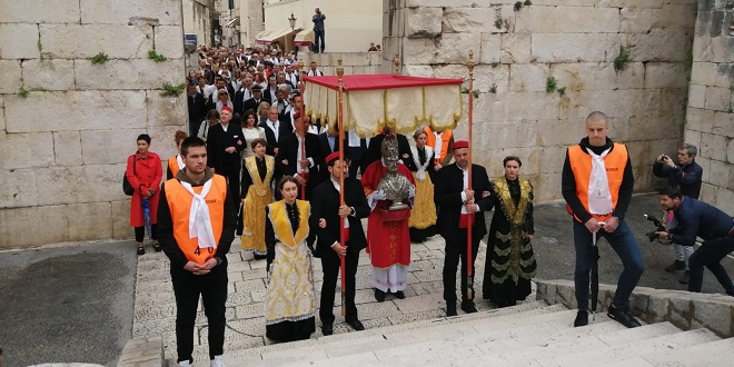 APOSTOLSKI NUNCIJ Pročitajte propovijed iz katedrale svetoga Dujma