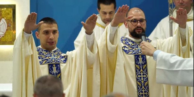 Na splitskom Kmanu zaređeni za svećenike don Sanjin Jurić i don Josip Tafra