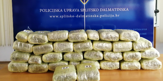 PALI DILERI U SOLINU Policija im pronašla više od 31,5 kilograma marihuane