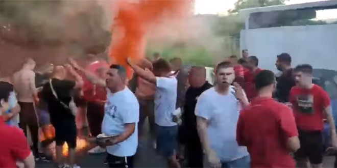 VIDEO: Snimka za naježiti se, navijači riječkog kluba druže se i pjevaju s protivnicima u srcu Dalmacije!