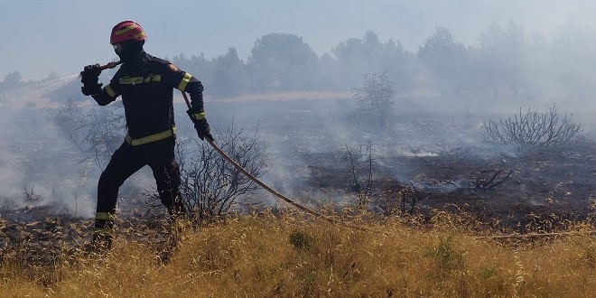 GORI U DALMACIJI Šest požara na trogirskom i nekoliko na bračkom području