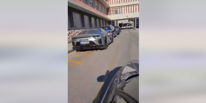 VIDEO Unatoč zabrani, automobili ponovno parkirani na ulazima u bolničke objekte