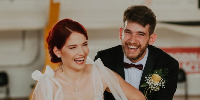 MEGI I LUKA Strastveni navijači KK Split poželjeli se prije vjenčanja slikati u dvorani Gripe