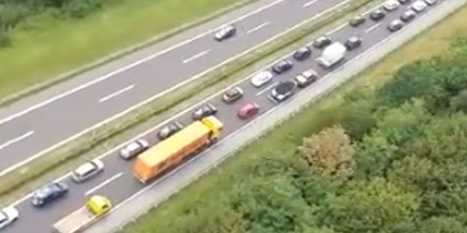 VIDEO Gužve Na Autocesti, Kilometarske Kolone Na Naplatnim Postajama ...