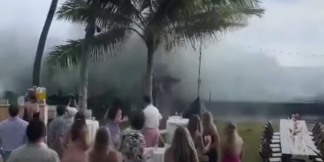 VIDEO Ogromni val prekinuo vjenčanje