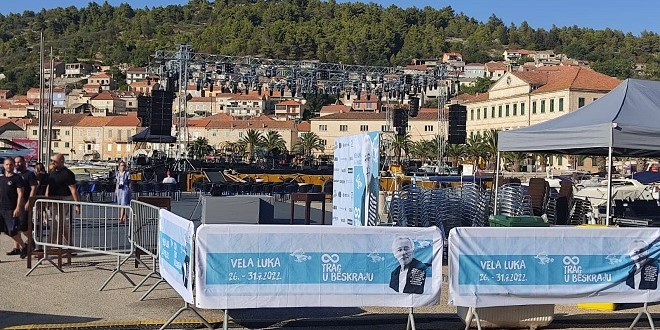 TRAG U BESKRAJU Sve je spremno za veliki koncert sjećanja na Olivera u Veloj Luci