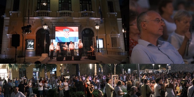 FOTO/VIDEO: PROSLAVA OLUJE Klapa Iskon privukla brojne Splićane, i Puljak uživa u koncertu