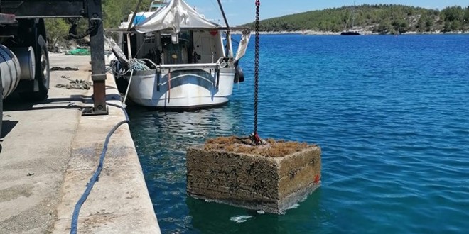 HVAR Uklonjeno ilegalno sidrište u uvali Pribinja