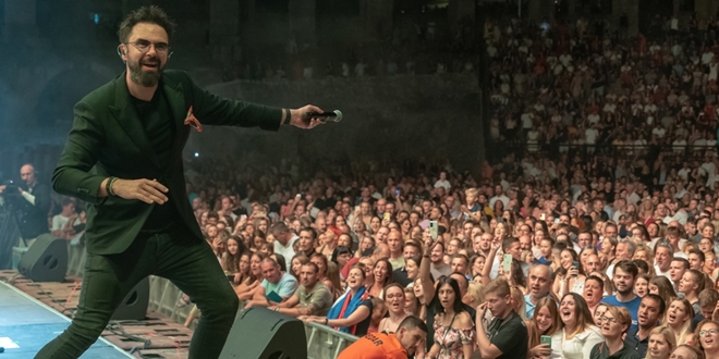 FOTO: Petar Grašo održao koncert za pamćenje u dupkom punoj pulskoj Areni