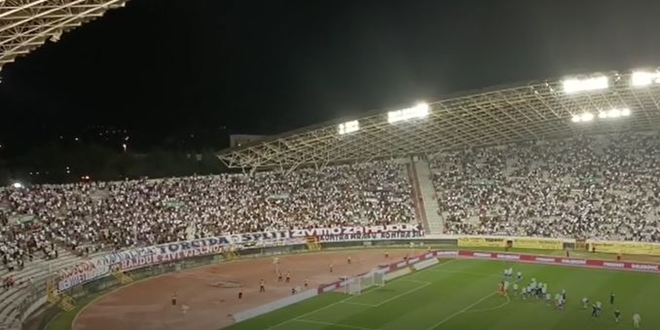 VIDEO: Torcida nakon utakmice zapjevala 'O Isuse na nebesu, daj pomozi bijelom dresu...'