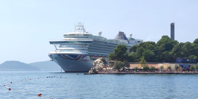 FOTOGALERIJA: Kruzeri Brilliance of the Seas i Azura uplovili u Split