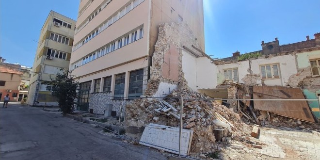 Ovo je stambena zgrada koju grade Dane i Rada Škugor: 'Ploču su maknuli prije par dana'