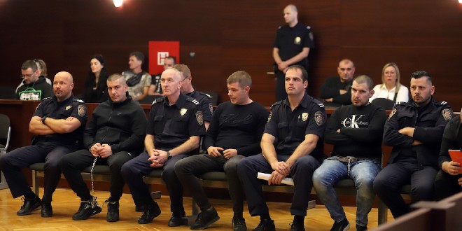 Policajci s dugim cijevima i pancirkama u splitskoj sudnici, Željko Melvan otkrio koja je ubojstva naručio Majstorović