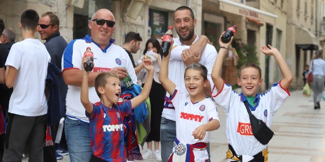 FOTOGALERIJA Split gori za derbi. Na Poljud se uputile cijele obitelji