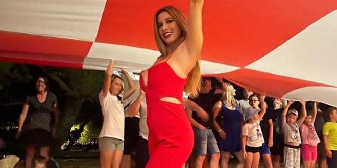 SPREMNA ZA UTAKMICU Nives Celzijus pozirala u navijačkom outfitu, potvrdila i obećanje o celibatu