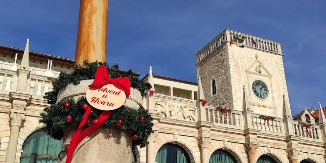Advent u gradu sunca: Radost druženja uz glazbu, predstave, dobru spizu i klizanje