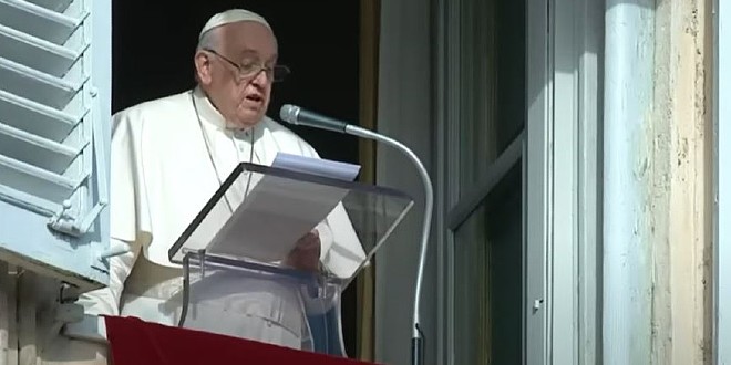 Papa Franjo u intervjuu poručio: Homoseksualnost nije zločin