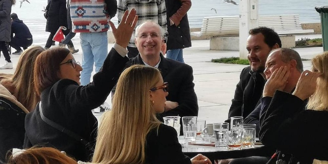FOTO/VIDEO Obitelj Puljak družila se s prijateljima na Rivi