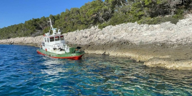 Na južnoj strani Korčule nasukao se brod iz Turske