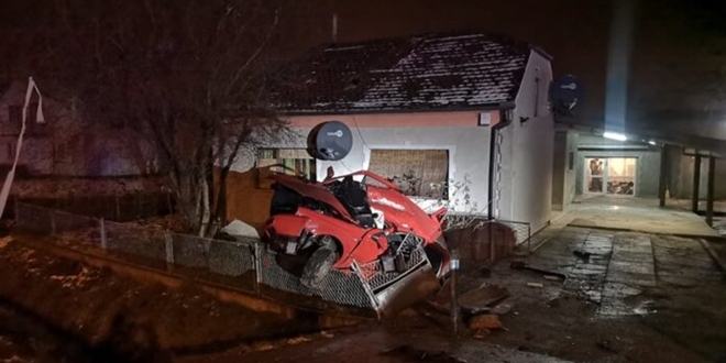 TEŠKA NESREĆA U BJELOVARU Mladić poginuo, automobil neprepoznatljiv