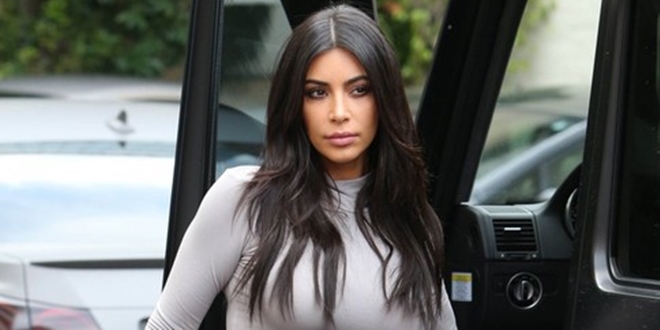 IZNENADILA FANOVE Kim Kardashian prošetala u dresu popularnog nogometnog kluba