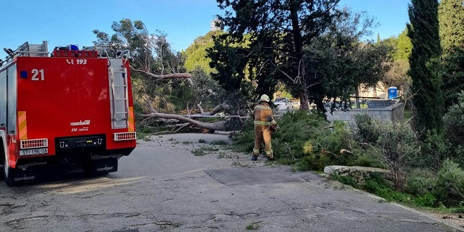 Pao na Marjanu, izvlačili ga vatrogasci